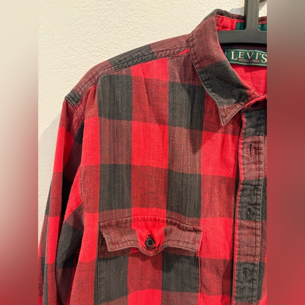 Vintage Y2K Men’s Levi’s Size L Plaid Flannel Shirt Red Black Grunge Style EUC - Picture 5 of 9